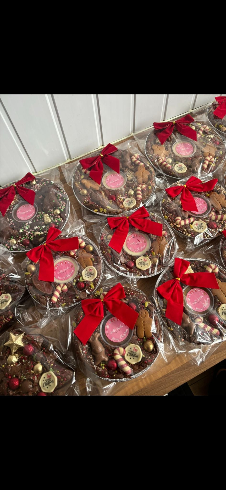 8” Christmas Wreath - Joelle Jacobs Baked Treats